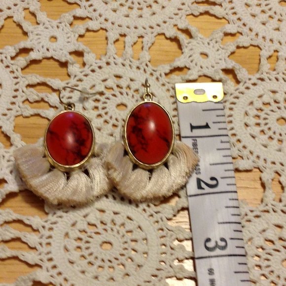 Plunder Earrings - Women's Jewelry, marbled earrings with cream fringe - Picture 3 of 5